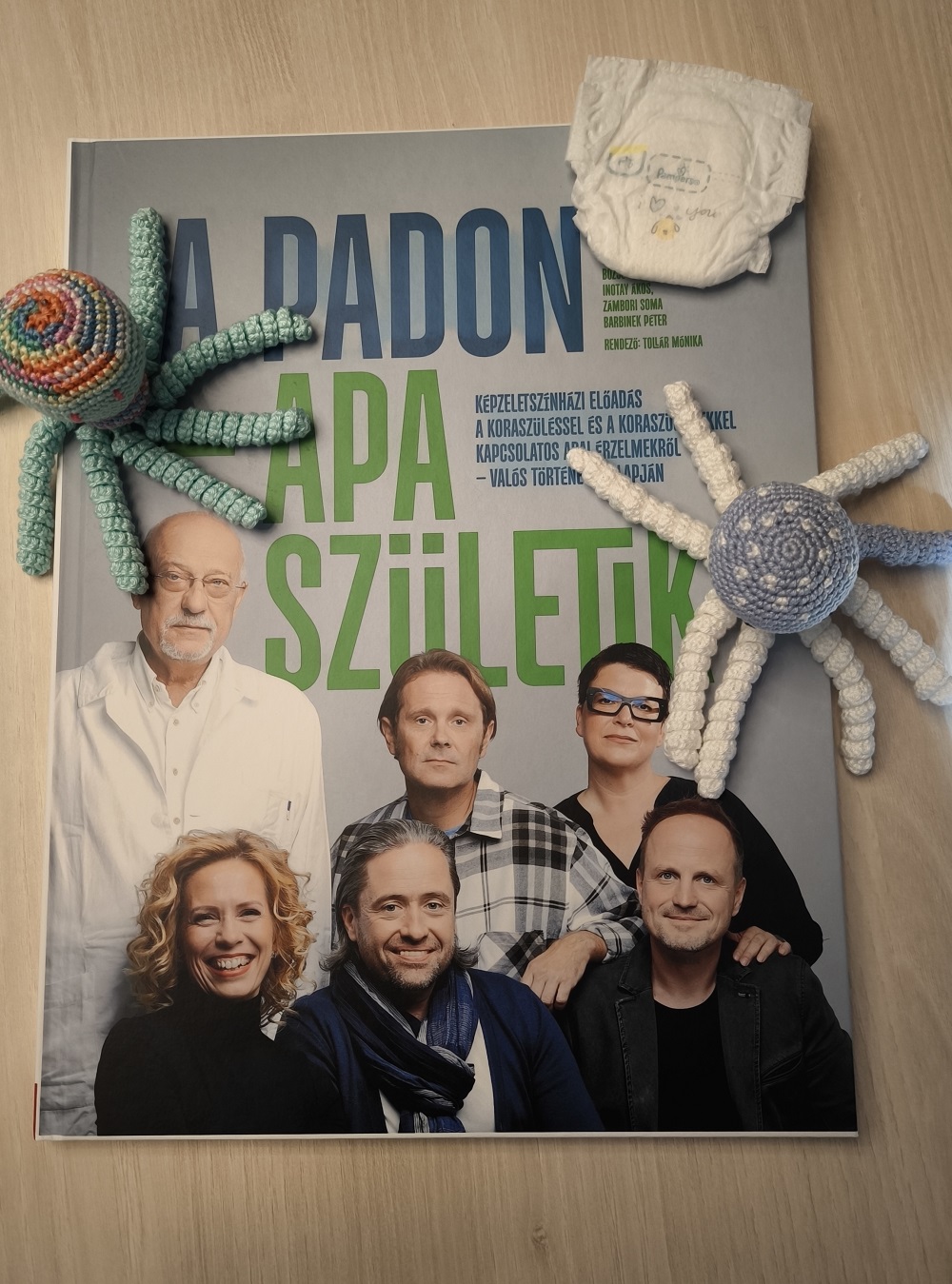 a-padon-apa-szuletik-sajtokonyv.jpg